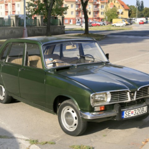 Renault 16 TL, r.v. 1972  •  Automobil roka 1966  •  1. sériovo vyrábaný hatchback